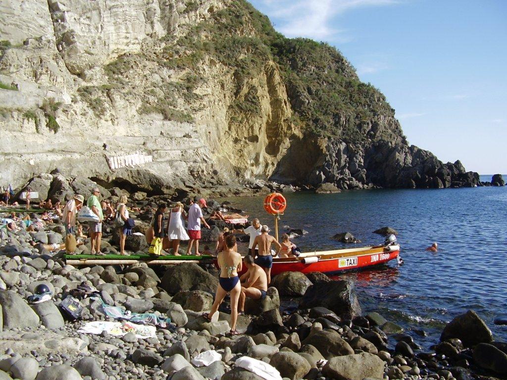 Forio d'Ischia. Blick auf Sorgeto Bucht